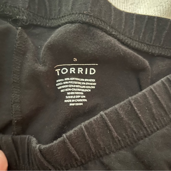 Torrid 3X Plus Size leggings with mesh stripe down side - Picture 5 of 6